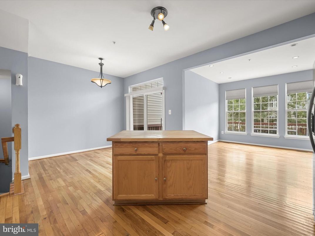 Empty room, Interior, Pendant Lights, Recessed Lighting, Wood Texture Flooring