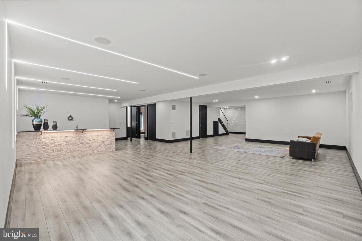 Interior, Recessed Lighting, Wood Texture Flooring