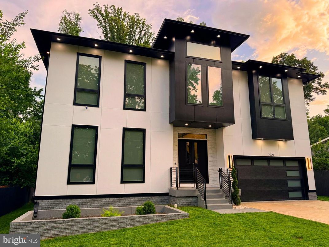 Attached, Exterior, Facade, Modern