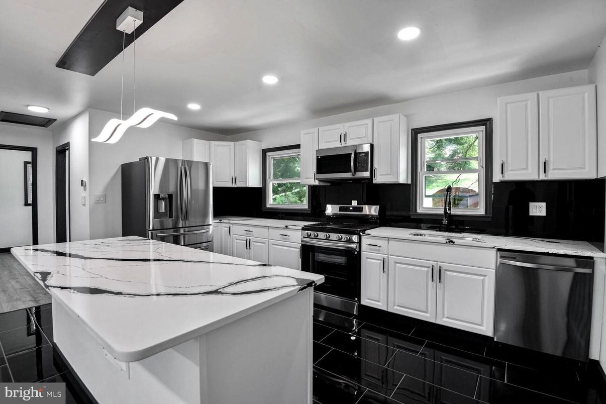 Interior, Kitchen, Pendant Lights, Recessed Lighting, Stainless Steel Appliances