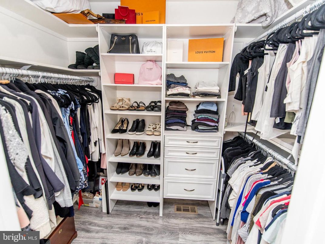 Interior, Walk-in Closets, Wood Texture Flooring