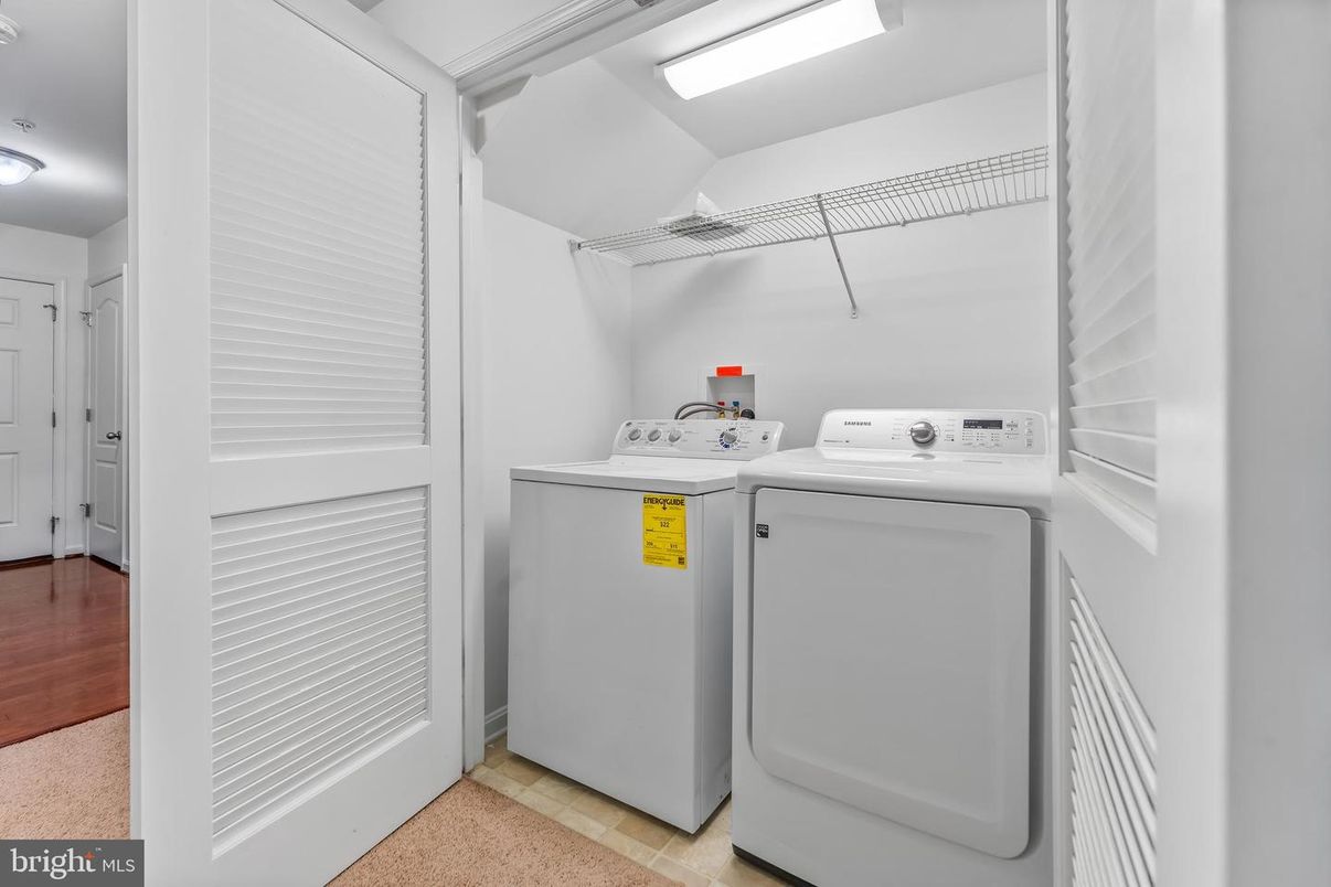 Interior, Utility Closets, Washer, Wood Texture Flooring