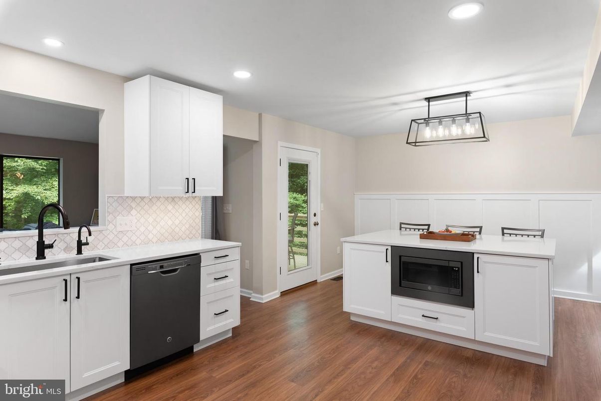 Interior, Kitchen, Pendant Lights, Recessed Lighting, Wood Texture Flooring