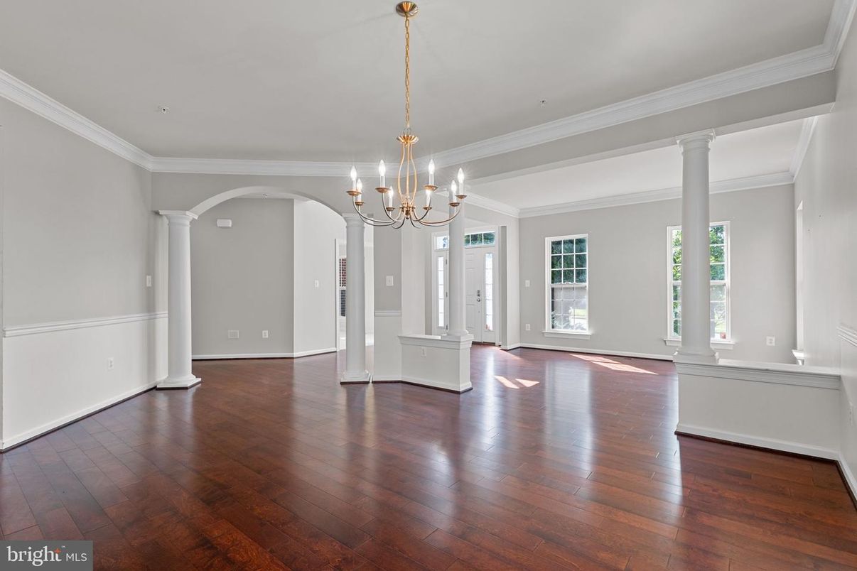 Chandelier, Empty room, Interior, Wood Texture Flooring