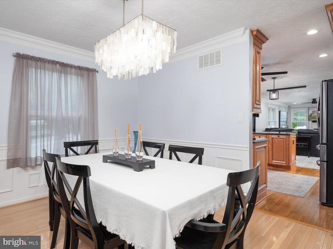 Chandelier, Dining room, Interior, Recessed Lighting, Wood Texture Flooring