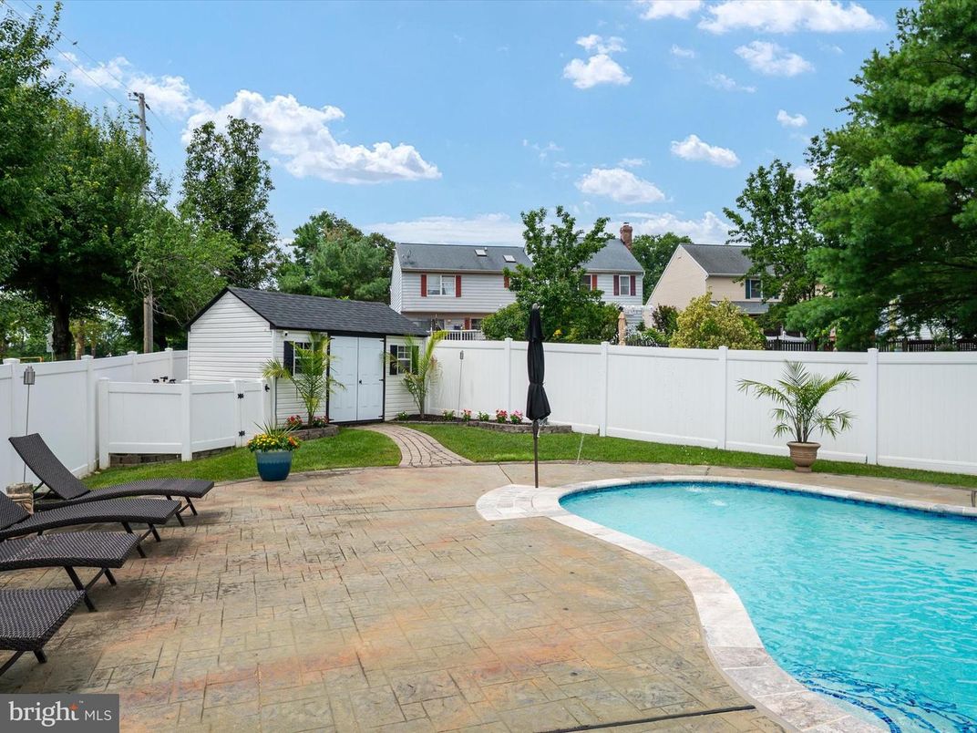 Exterior, Pool