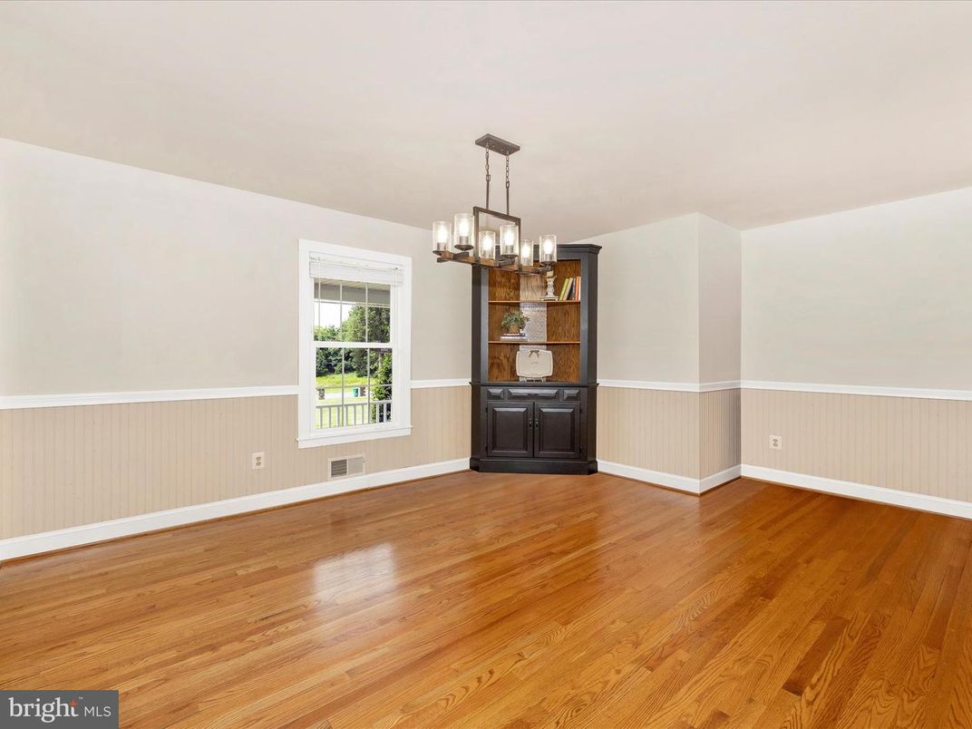 Chandelier, Empty room, Interior, Wood Texture Flooring