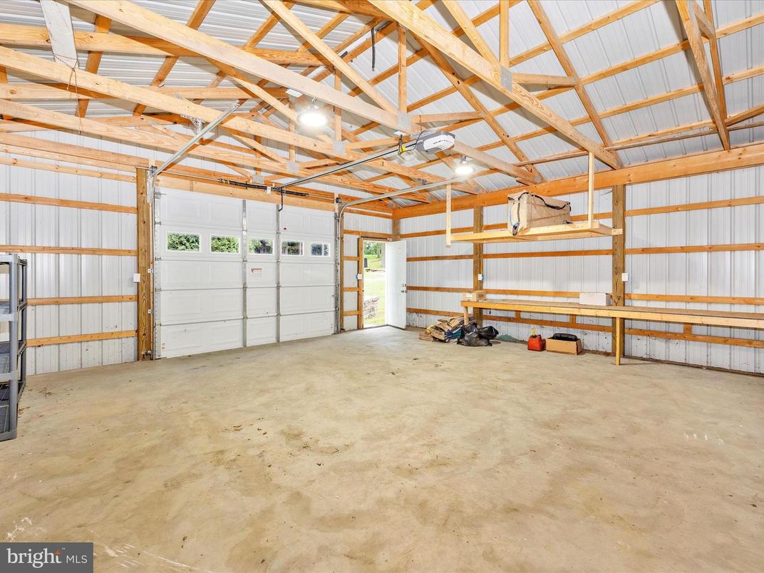 Garage, Interior, Wooden Beams