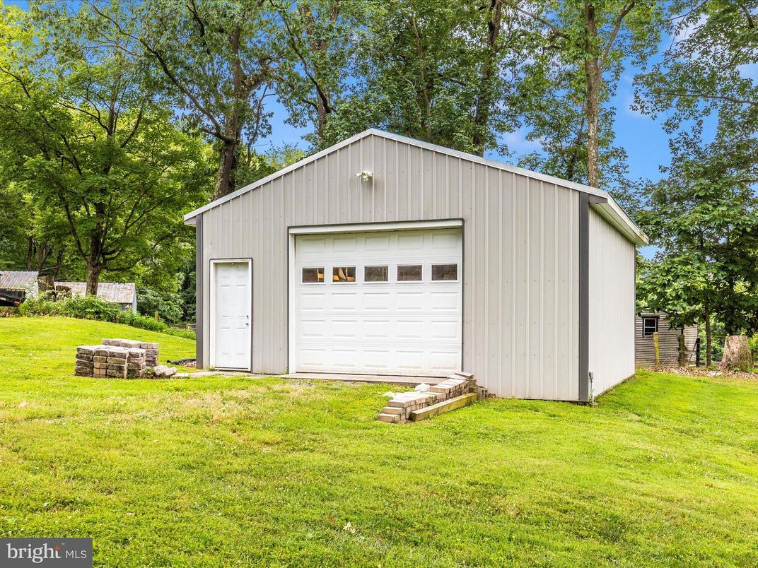 Backyard, Detached Garage, Exterior
