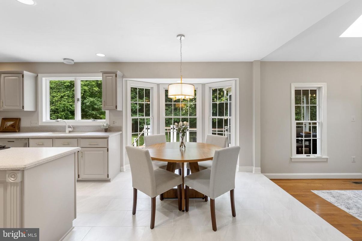 Dining room, Interior, Kitchen, Pendant Lights, Recessed Lighting, Wood Texture Flooring