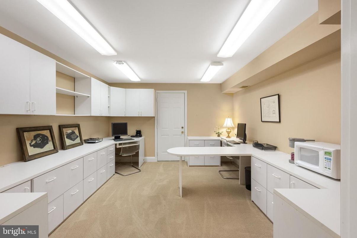 Home Office, Interior