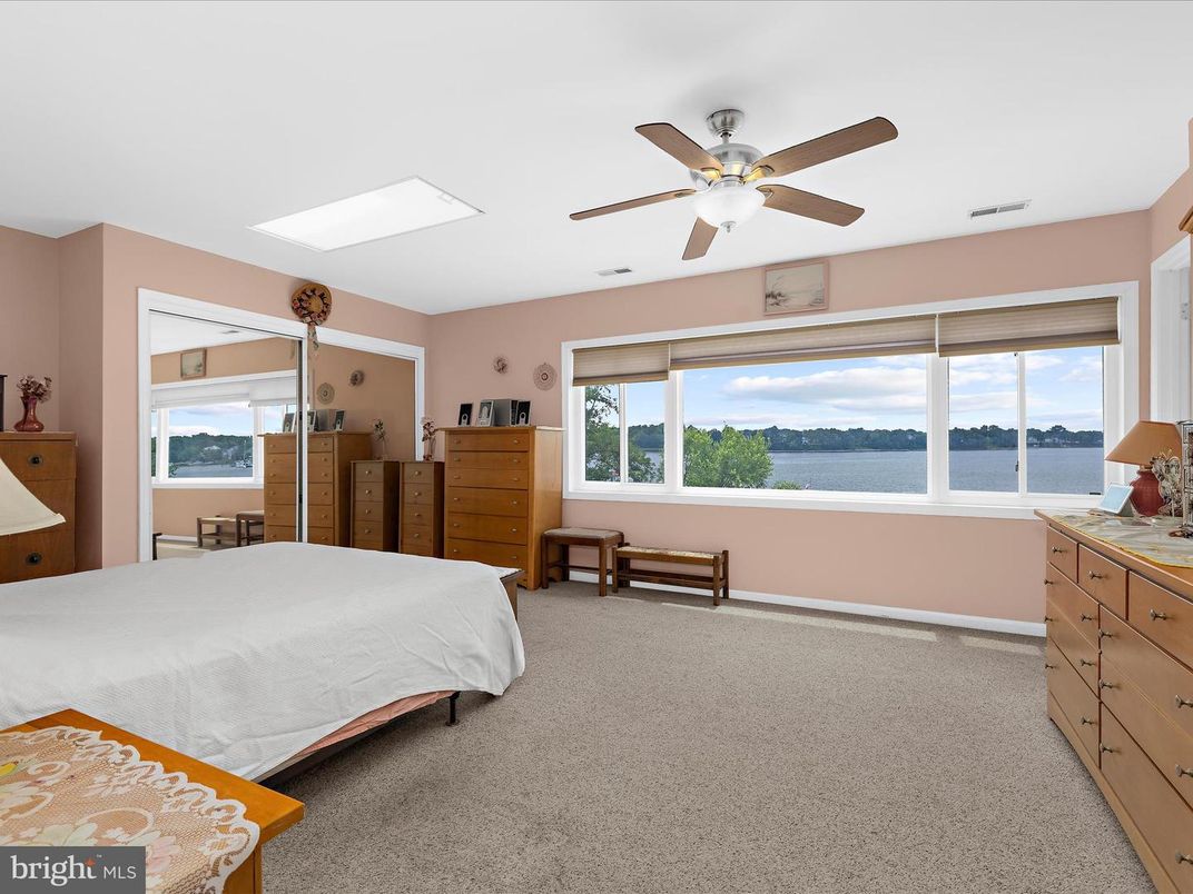Bedroom, Interior, Water