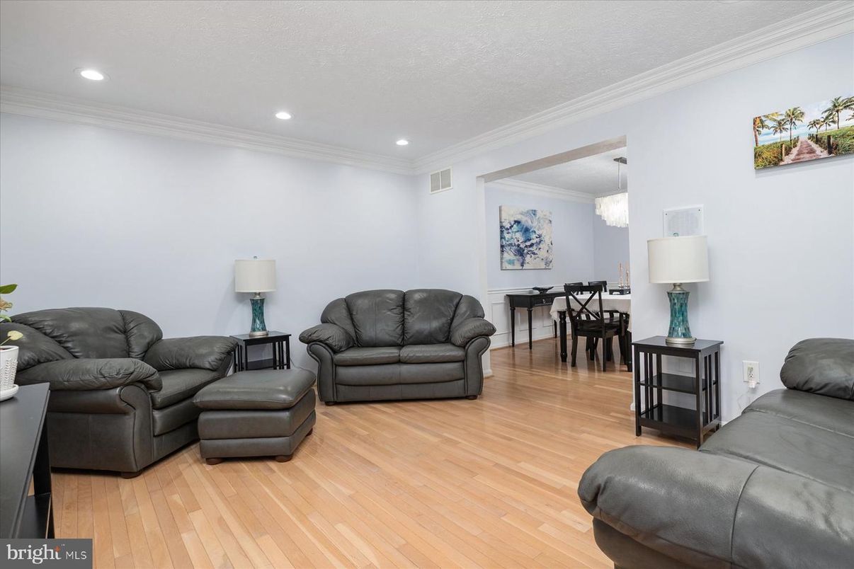 Chandelier, Dining room, Interior, Living room, Recessed Lighting, Wood Texture Flooring