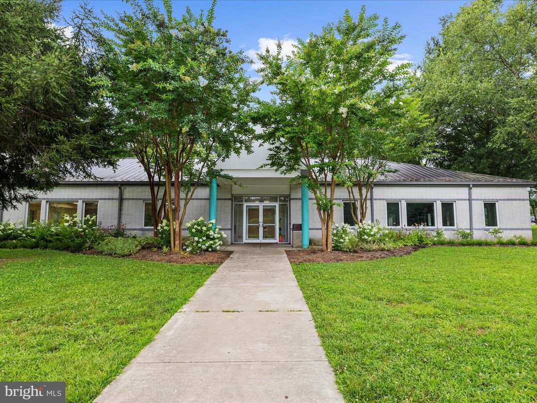 Backyard, Exterior, Facade, Ranch