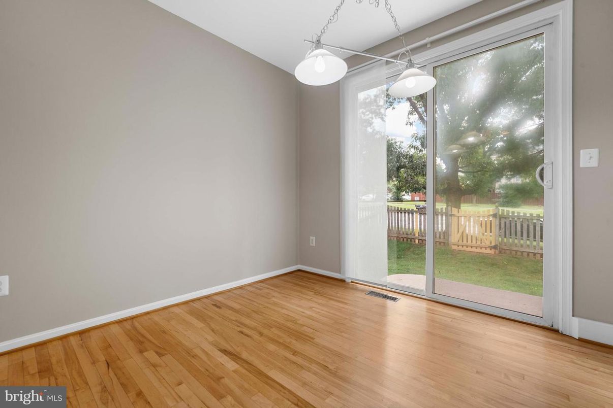 Empty room, Interior, Pendant Lights, Wood Texture Flooring