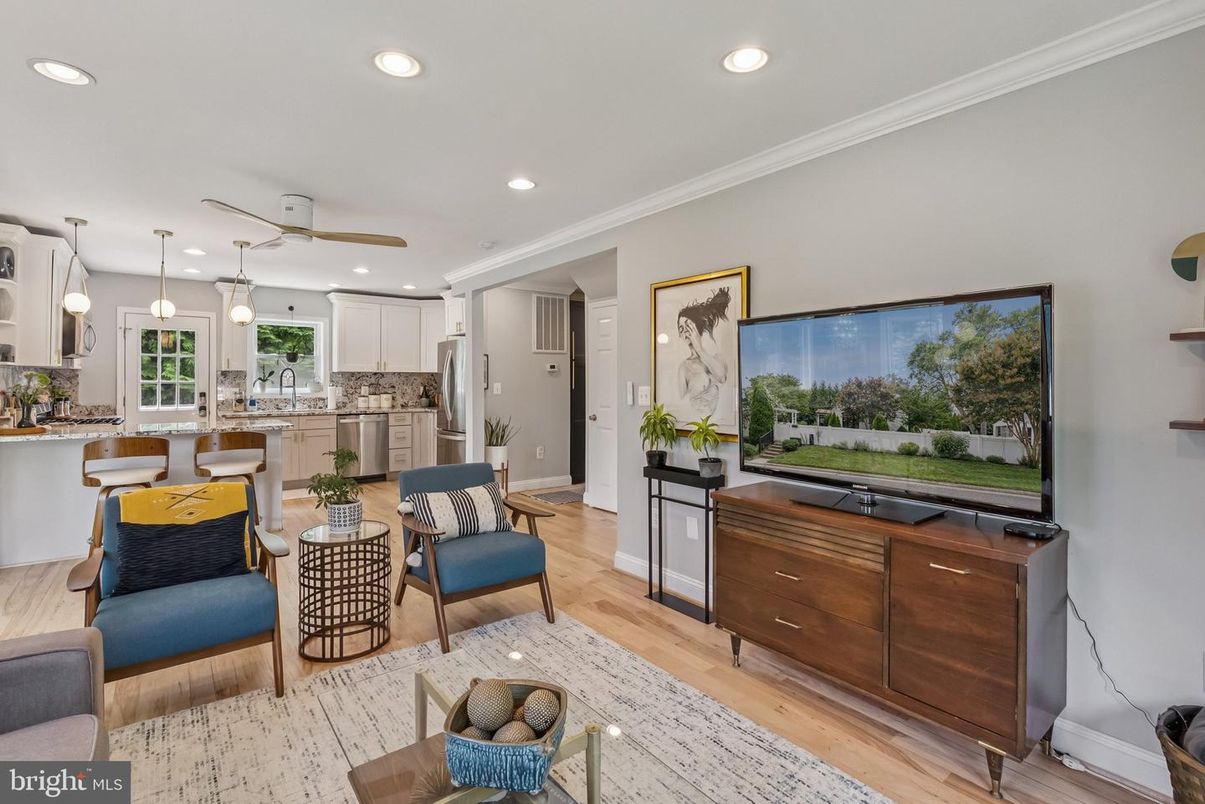 Interior, Kitchen, Living room, Pendant Lights, Recessed Lighting, Stainless Steel Appliances, Wood Texture Flooring