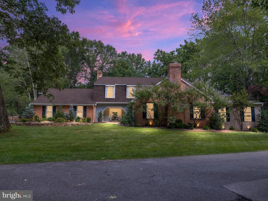 Backyard, Exterior, Facade, Brick Facade, Split Level