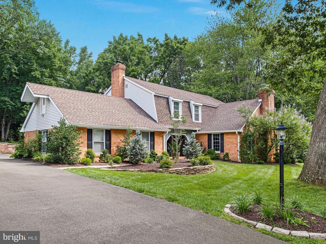 Exterior, Facade, Brick Facade, Cape Cod