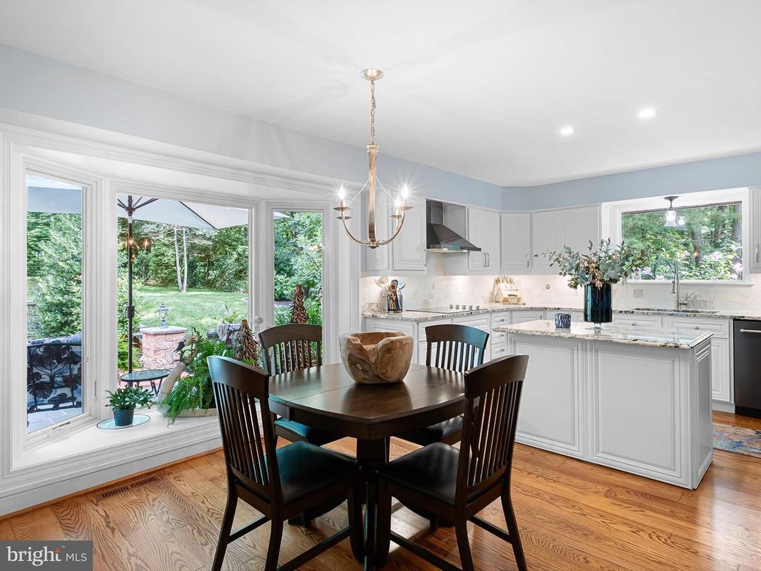 Chandelier, Dining room, Interior, Kitchen, Pendant Lights, Recessed Lighting, Wood Texture Flooring