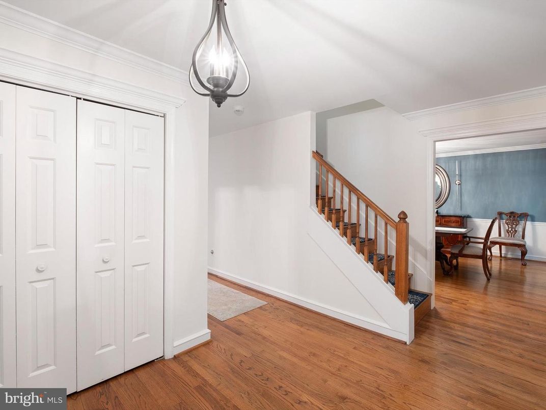 Interior, Pendant Lights, Wood Texture Flooring