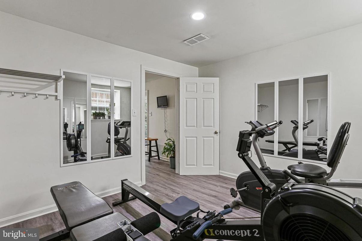 Fitness Equipment, Interior, Recessed Lighting, Wood Texture Flooring