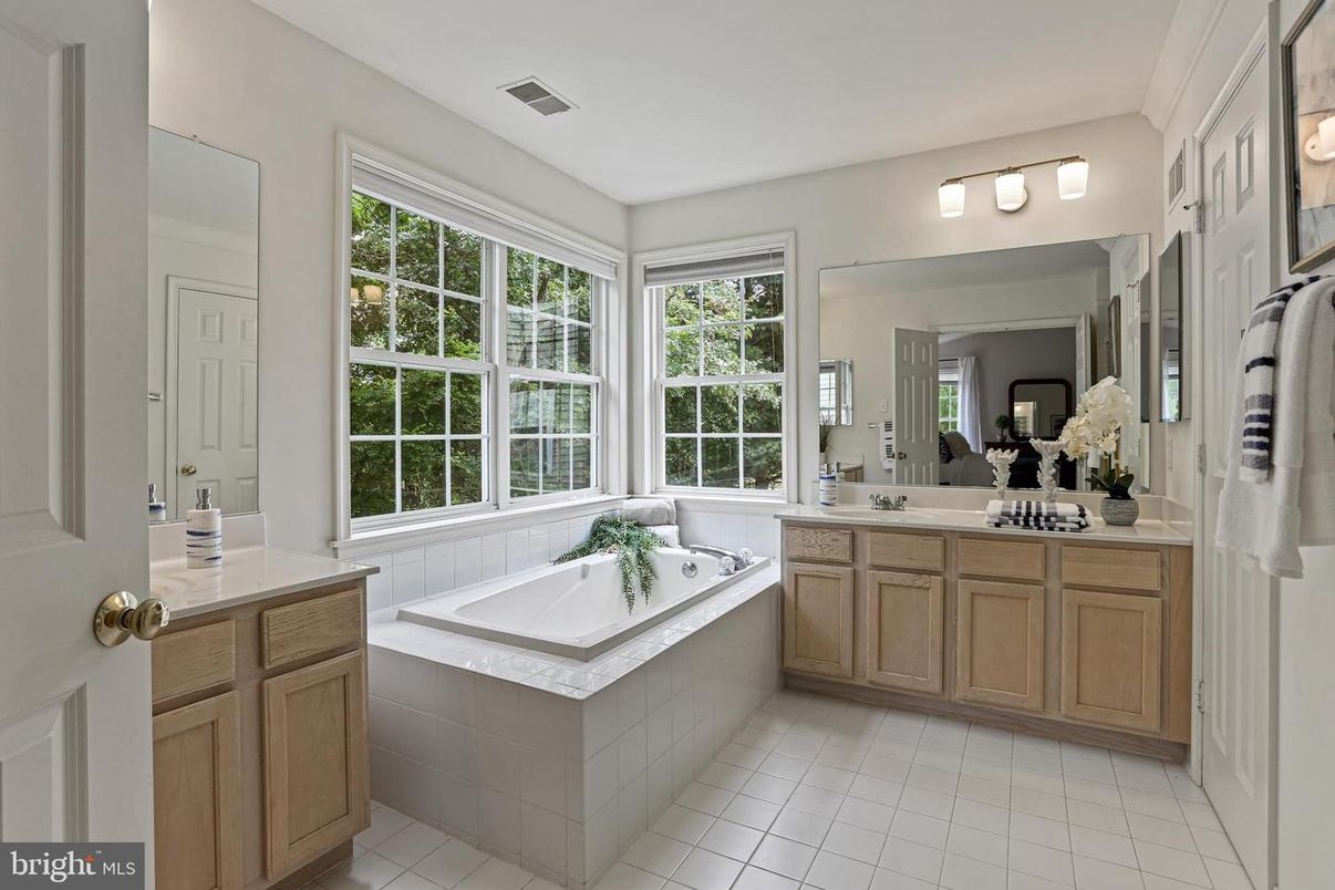 Bathroom, Dual Sink Vanities, Interior
