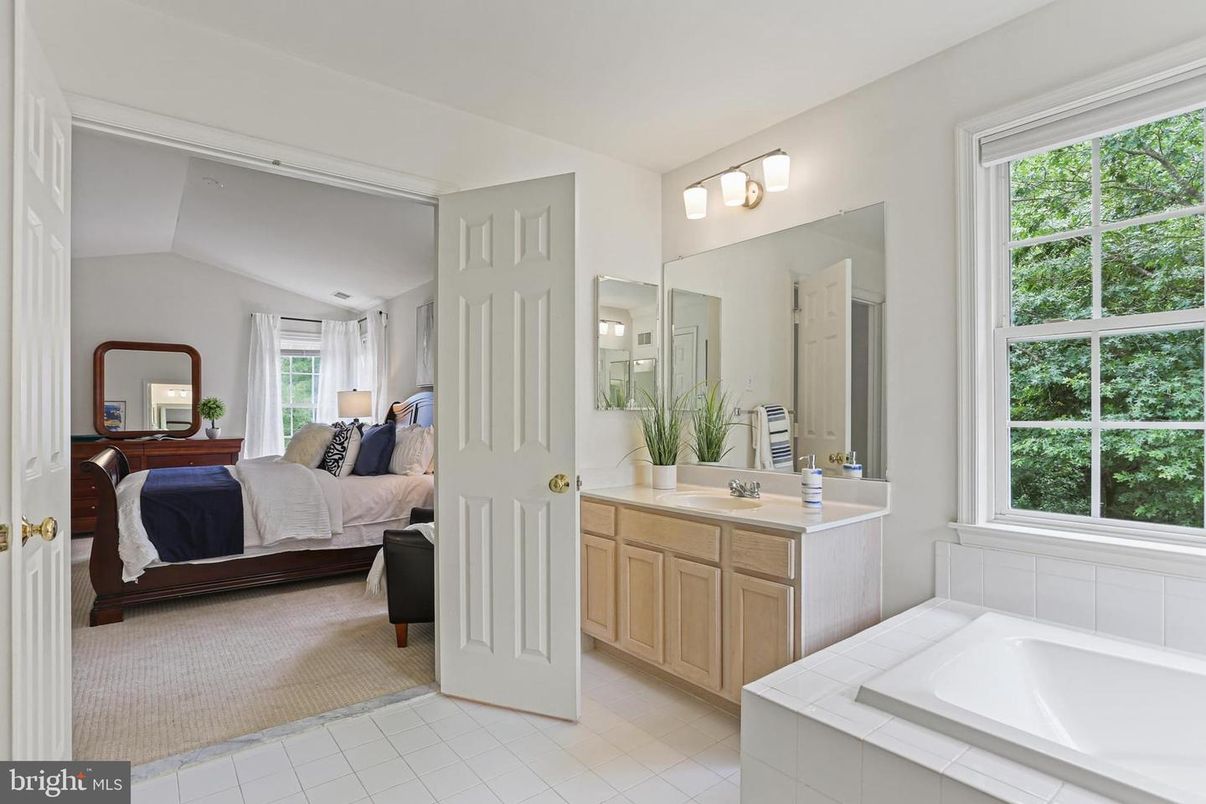 Bathroom, Bedroom, Dual Sink Vanities, Interior