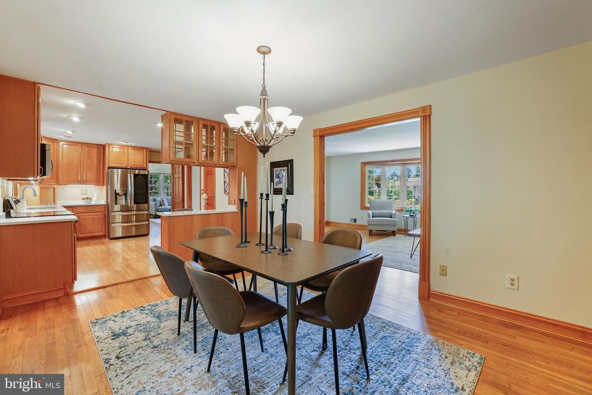 Chandelier, Dining room, Interior, Kitchen, Recessed Lighting, Stainless Steel Appliances, Wood Texture Flooring