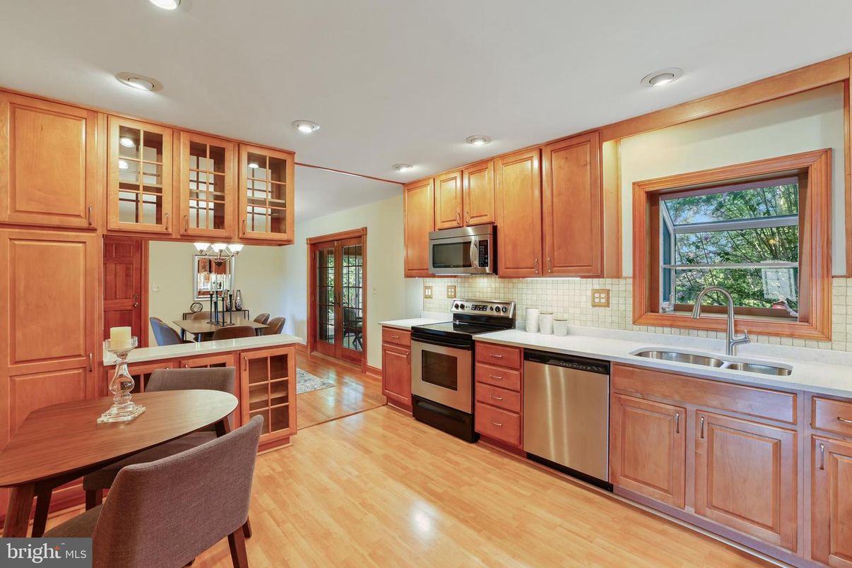Dining room, Interior, Kitchen, Recessed Lighting, Stainless Steel Appliances, Wood Texture Flooring