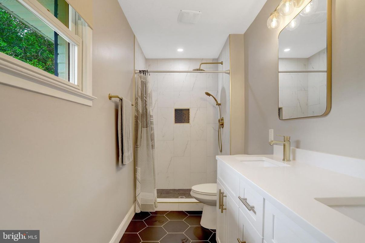 Bathroom, Interior, Recessed Lighting