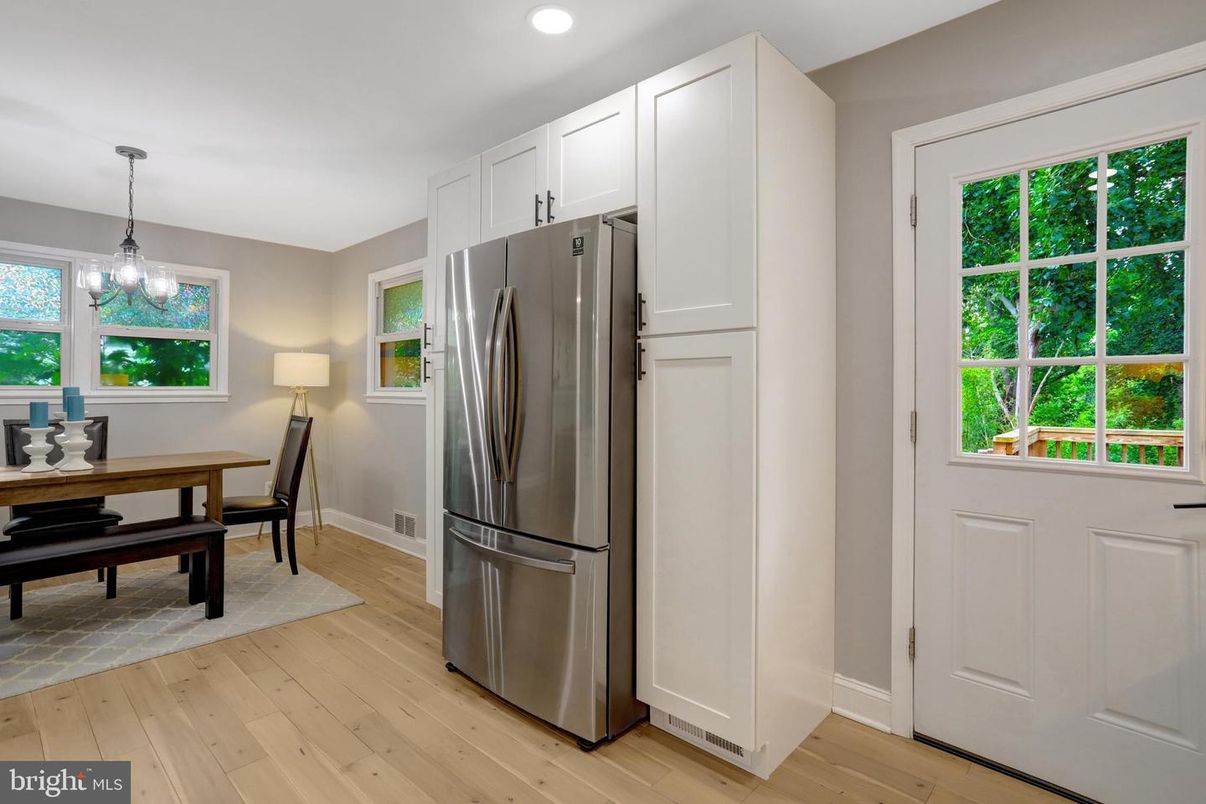 Dining room, Interior, Kitchen, Pendant Lights, Recessed Lighting, Wood Texture Flooring