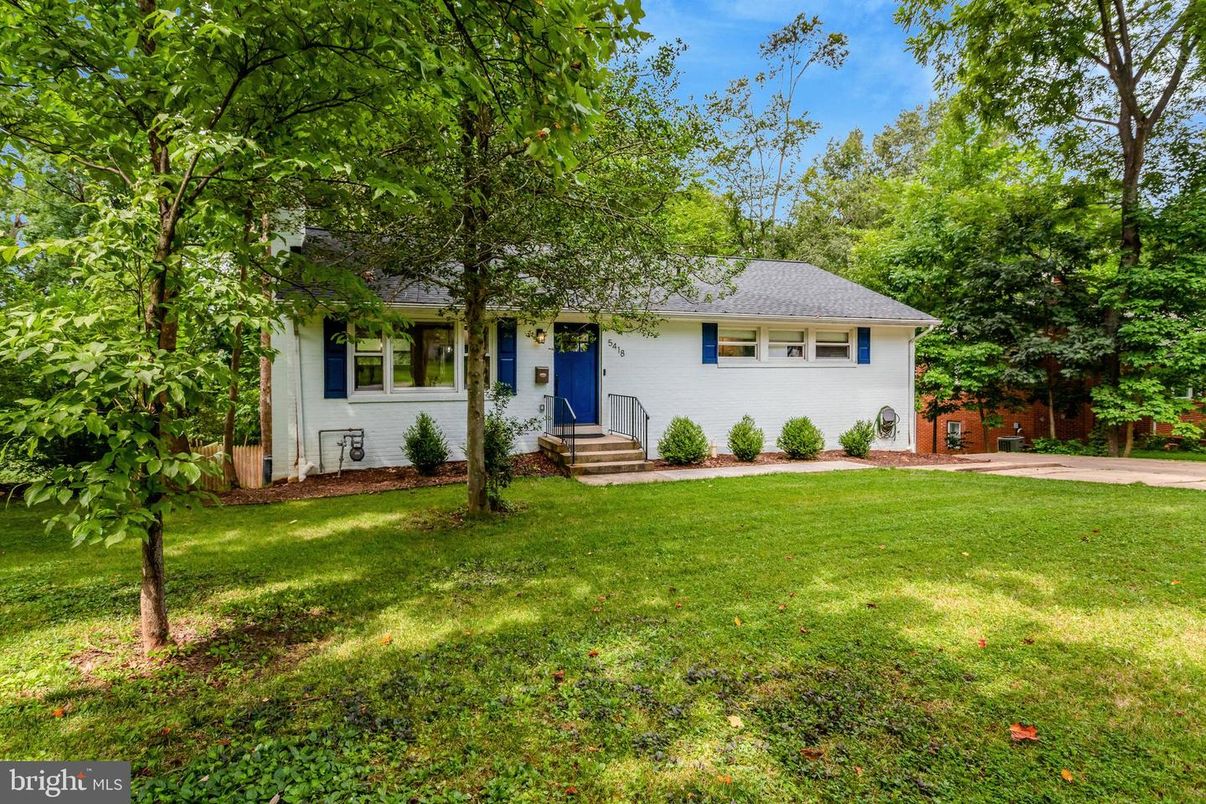 Backyard, Exterior, Facade, Ranch