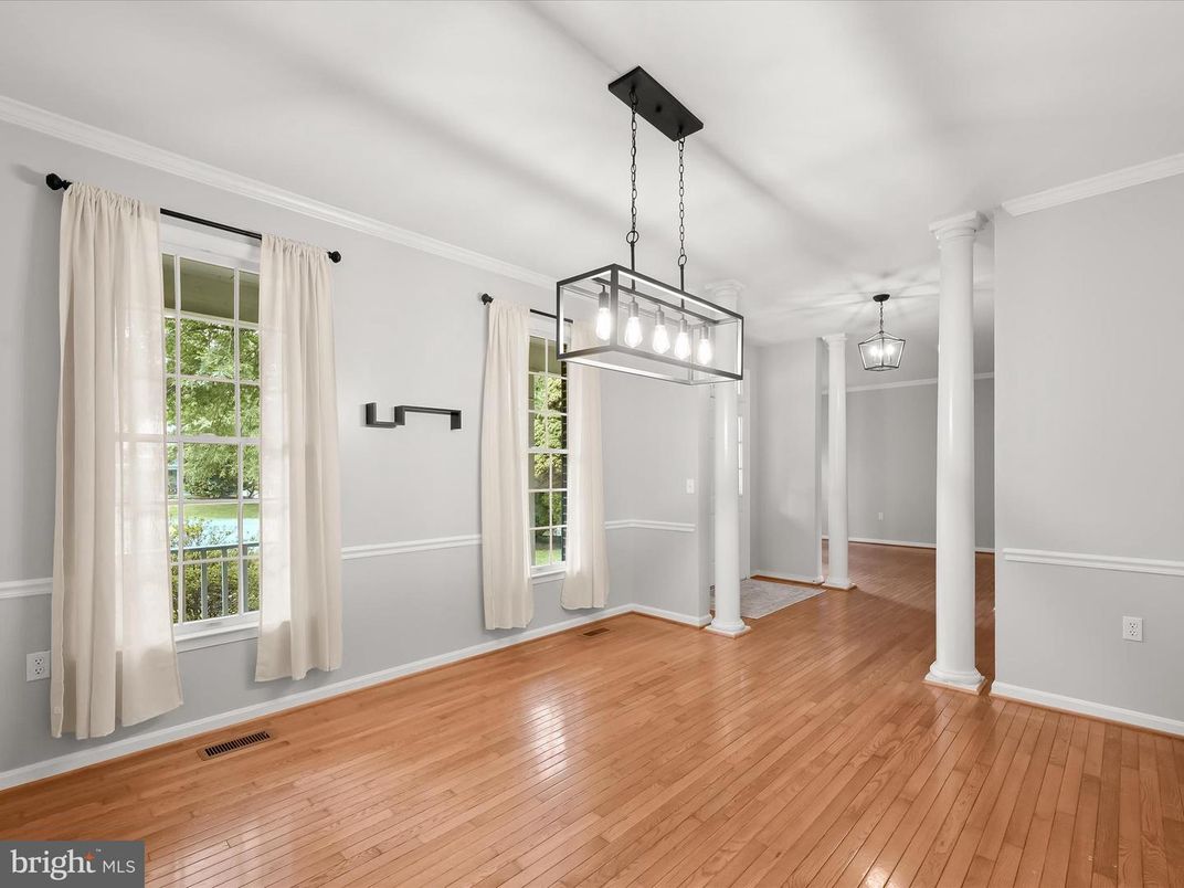 Empty room, Interior, Pendant Lights, Wood Texture Flooring