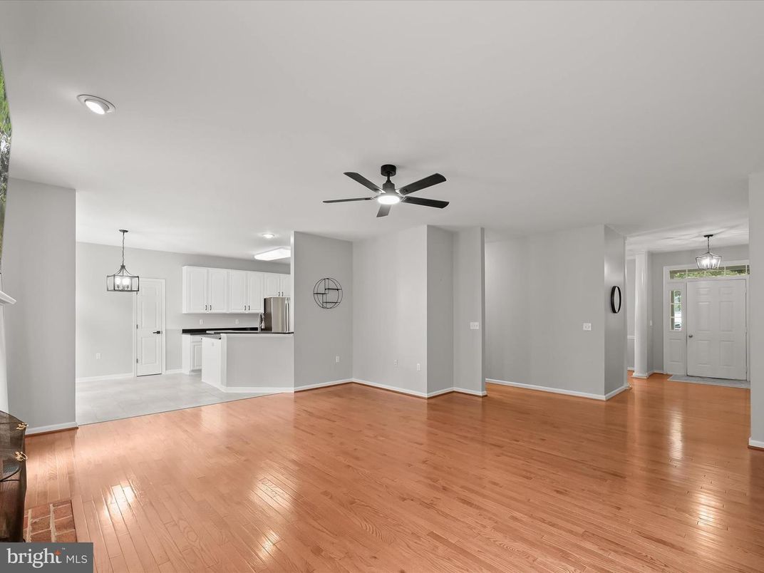 Empty room, Interior, Kitchen, Pendant Lights, Wood Texture Flooring
