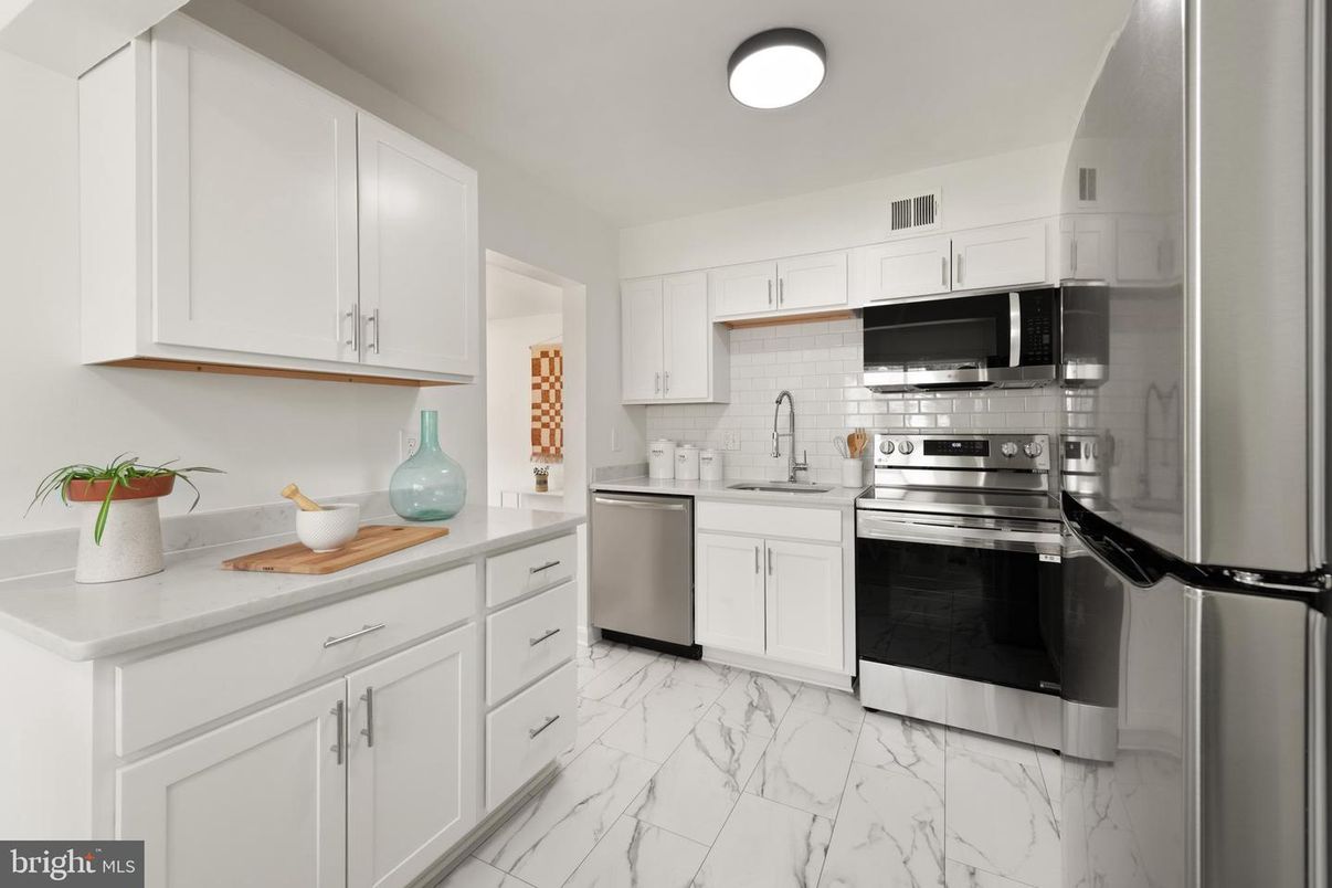 Interior, Kitchen, Marble, Stainless Steel Appliances