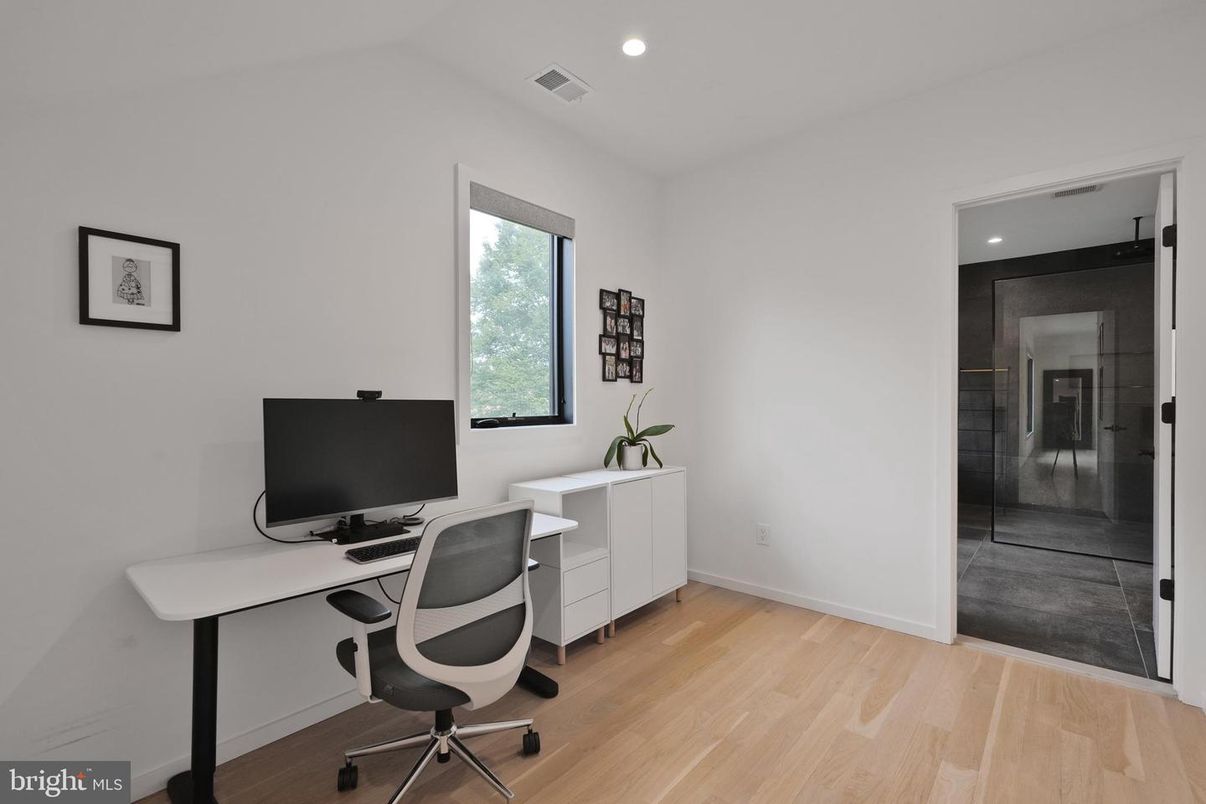 Home Office, Interior, Recessed Lighting, Wood Texture Flooring