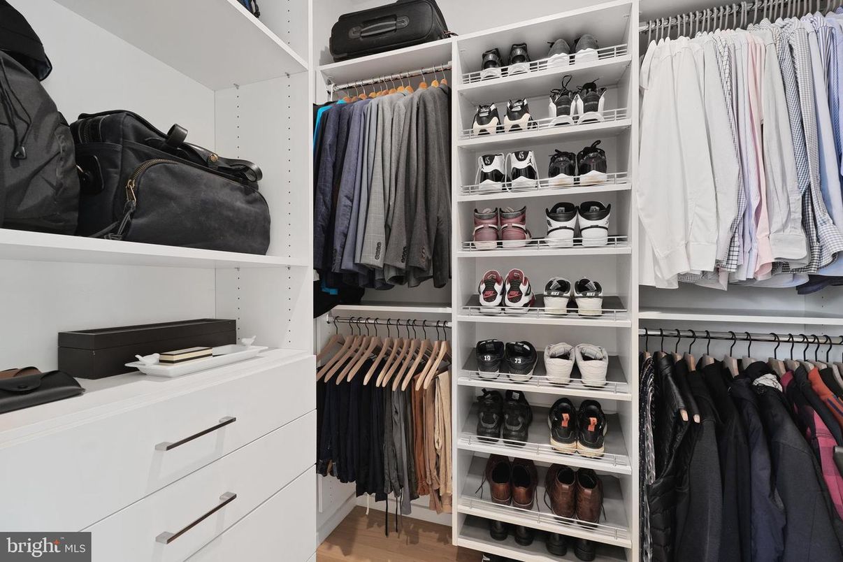 Interior, Walk-in Closets, Wood Texture Flooring