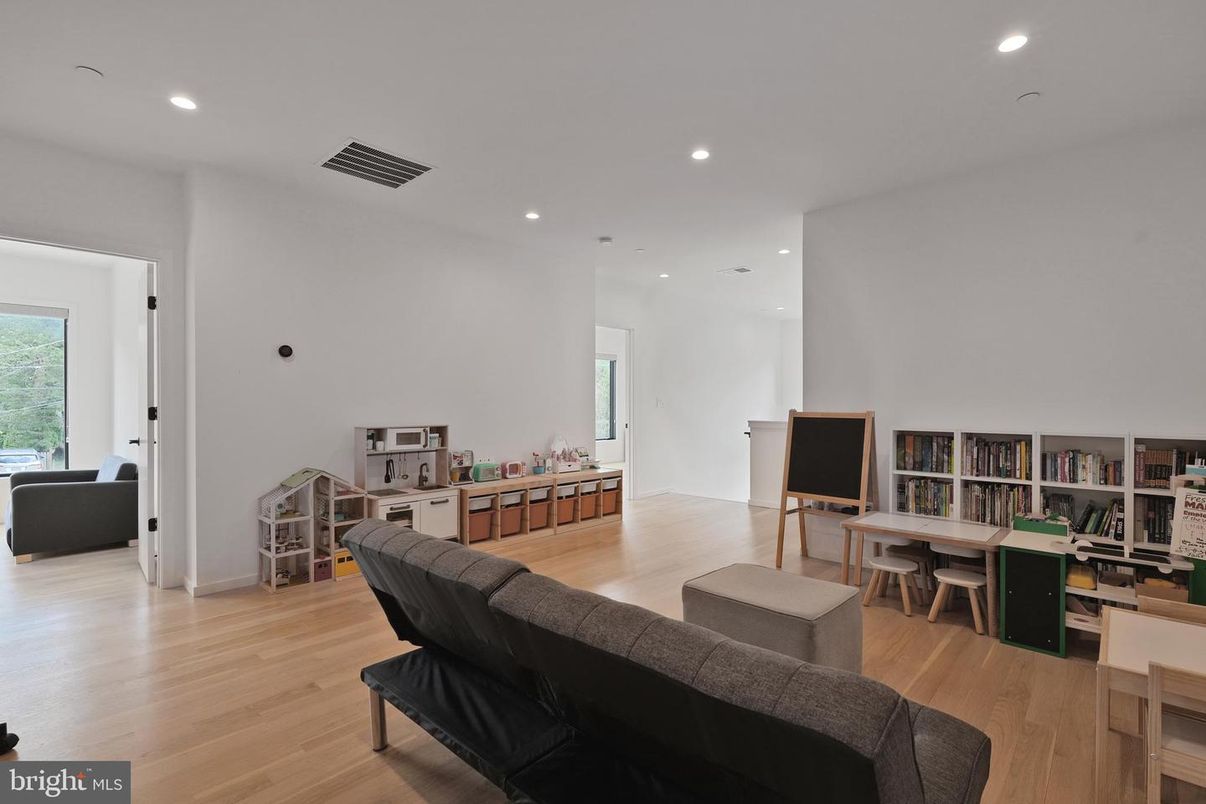 Home Office, Interior, Living room, Recessed Lighting, Wood Texture Flooring