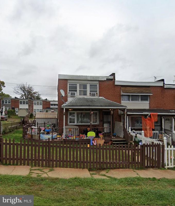 Exterior, Facade, Brick Facade, Rowhouse