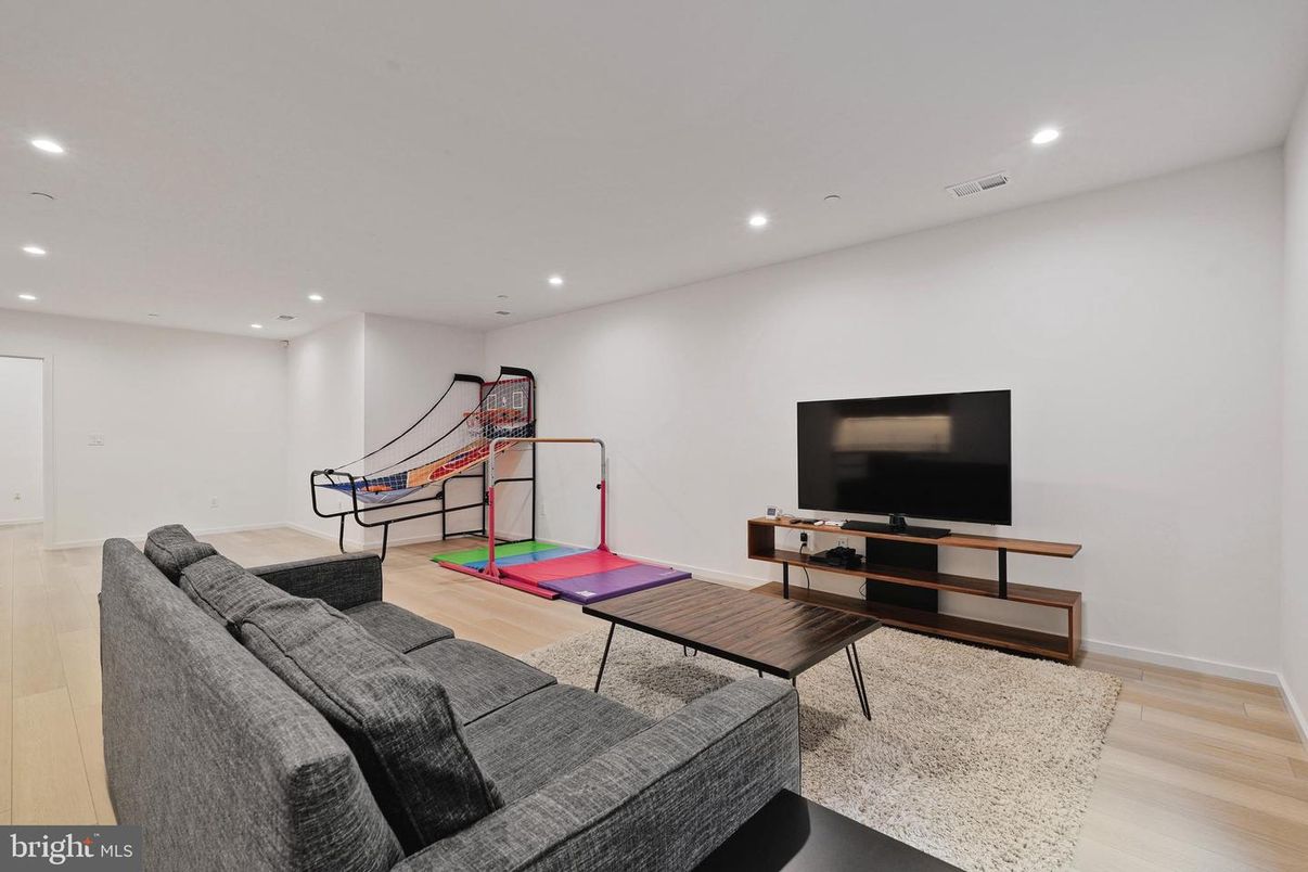 Interior, Living room, Playground, Recessed Lighting, Wood Texture Flooring