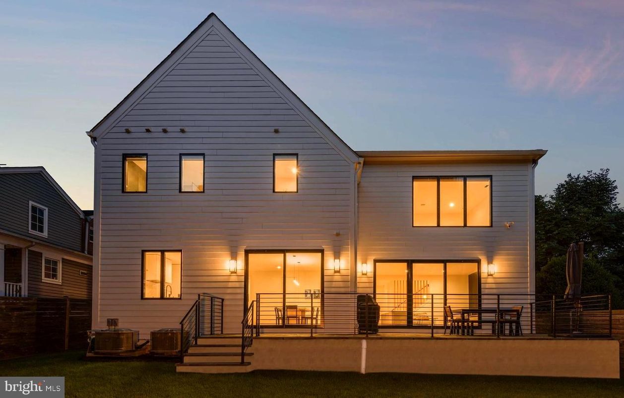 Backyard, Exterior, Facade, Modern