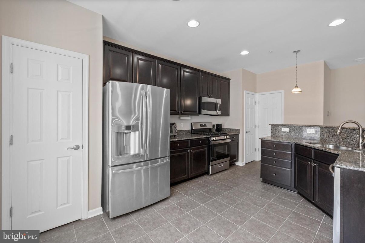 Interior, Kitchen, Pendant Lights, Recessed Lighting, Stainless Steel Appliances