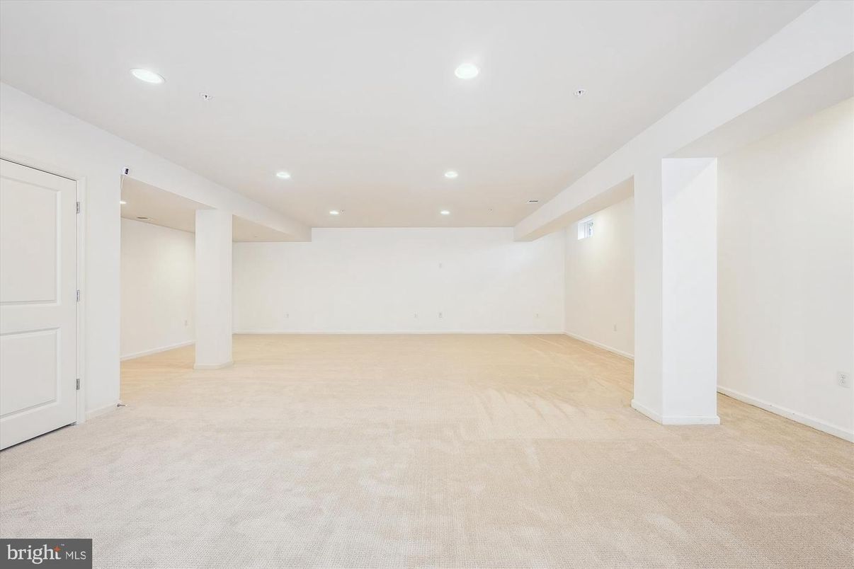 Empty room, Interior, Recessed Lighting