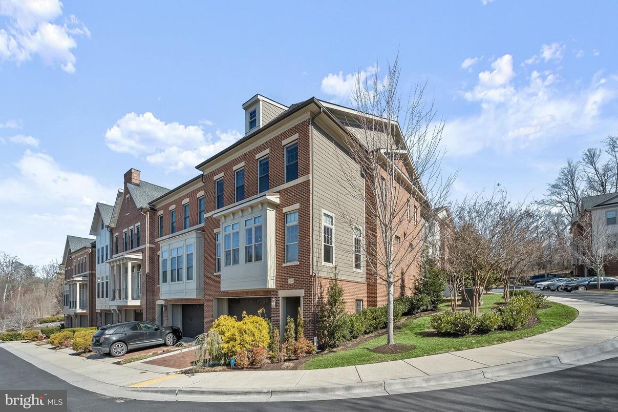 Exterior, Facade, Brick Facade, Rowhouse