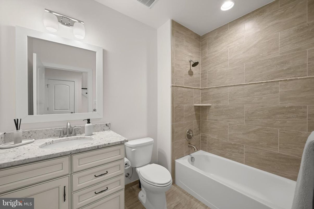 Bathroom, Interior, Recessed Lighting