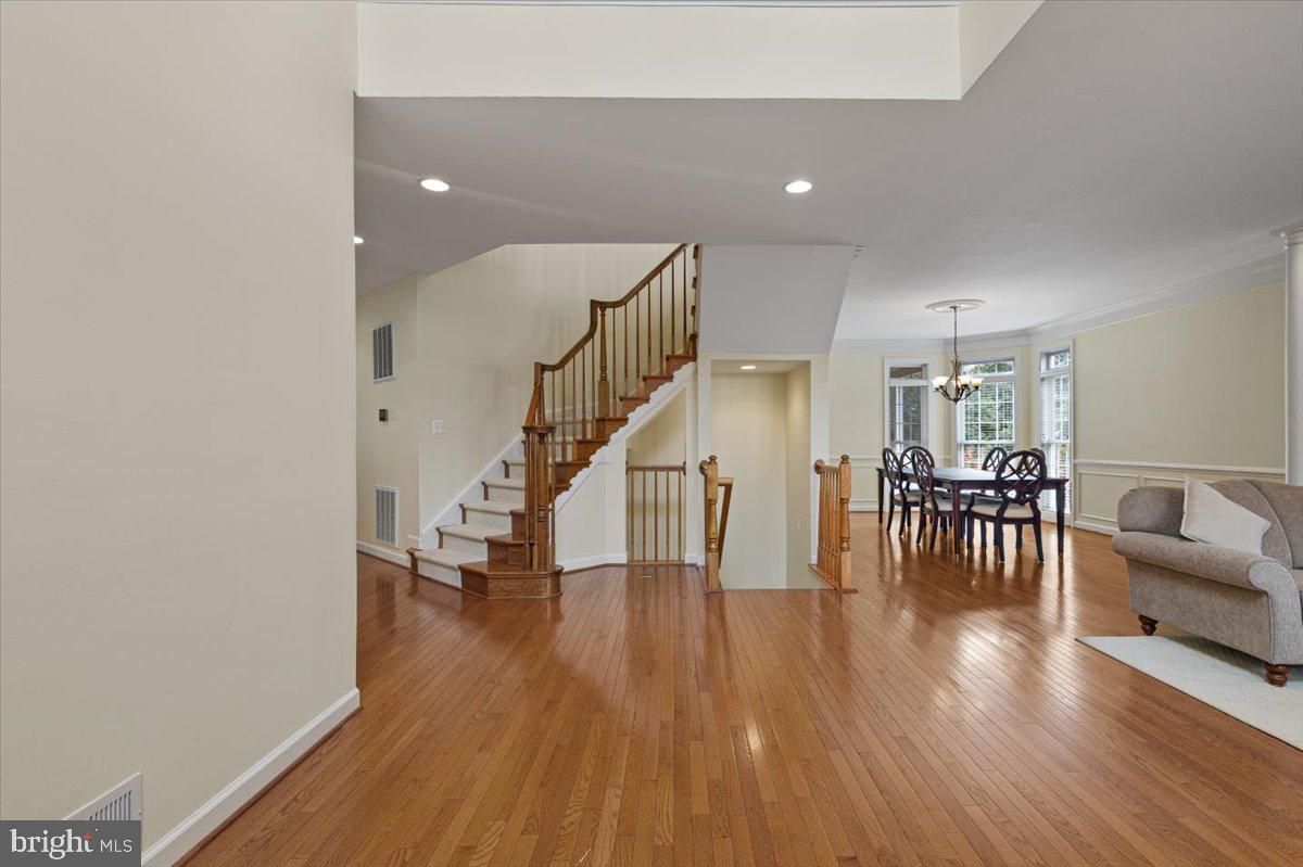 Chandelier, Dining room, Interior, Recessed Lighting, Wood Texture Flooring