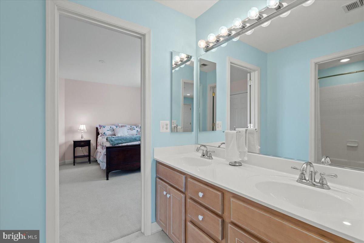 Bathroom, Bedroom, Dual Sink Vanities, Interior