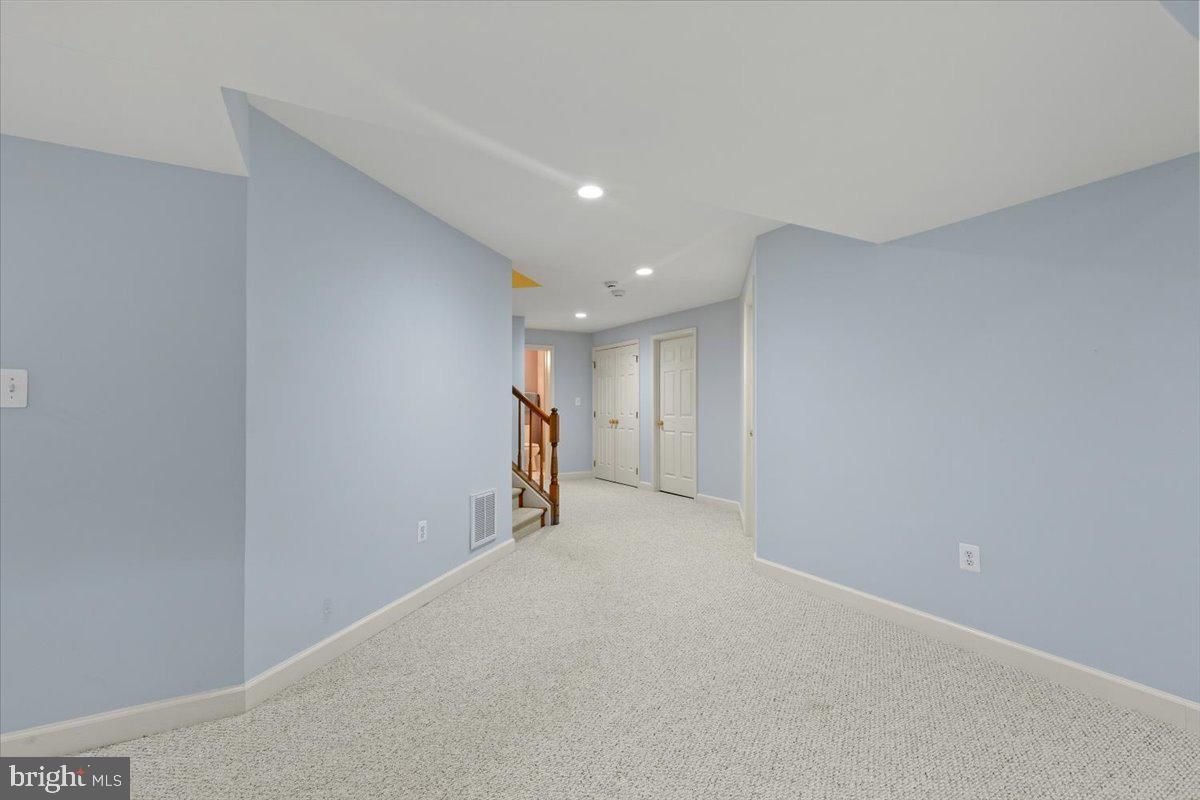 Empty room, Interior, Recessed Lighting