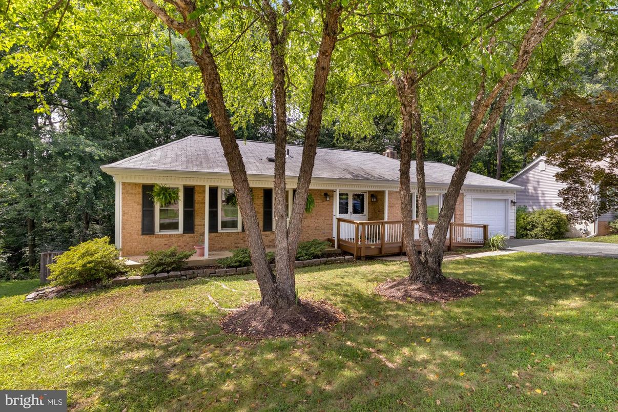 Attached, Exterior, Facade, Brick Facade, Ranch