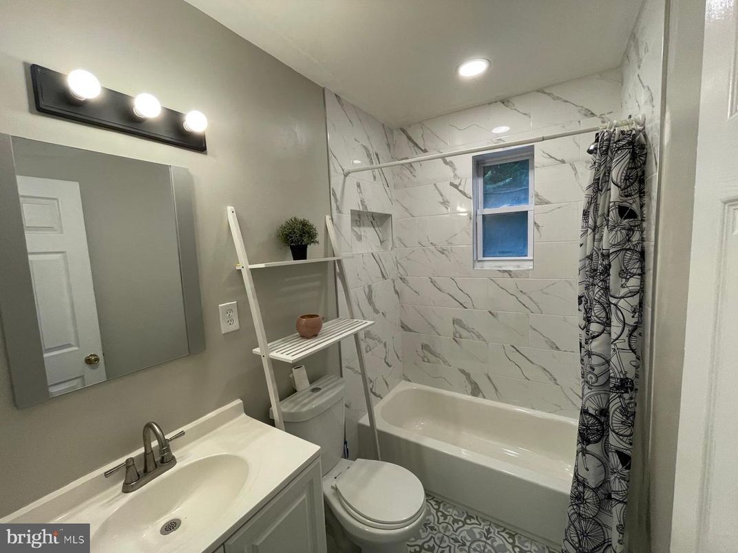 Bathroom, Interior, Marble Walls, Recessed Lighting